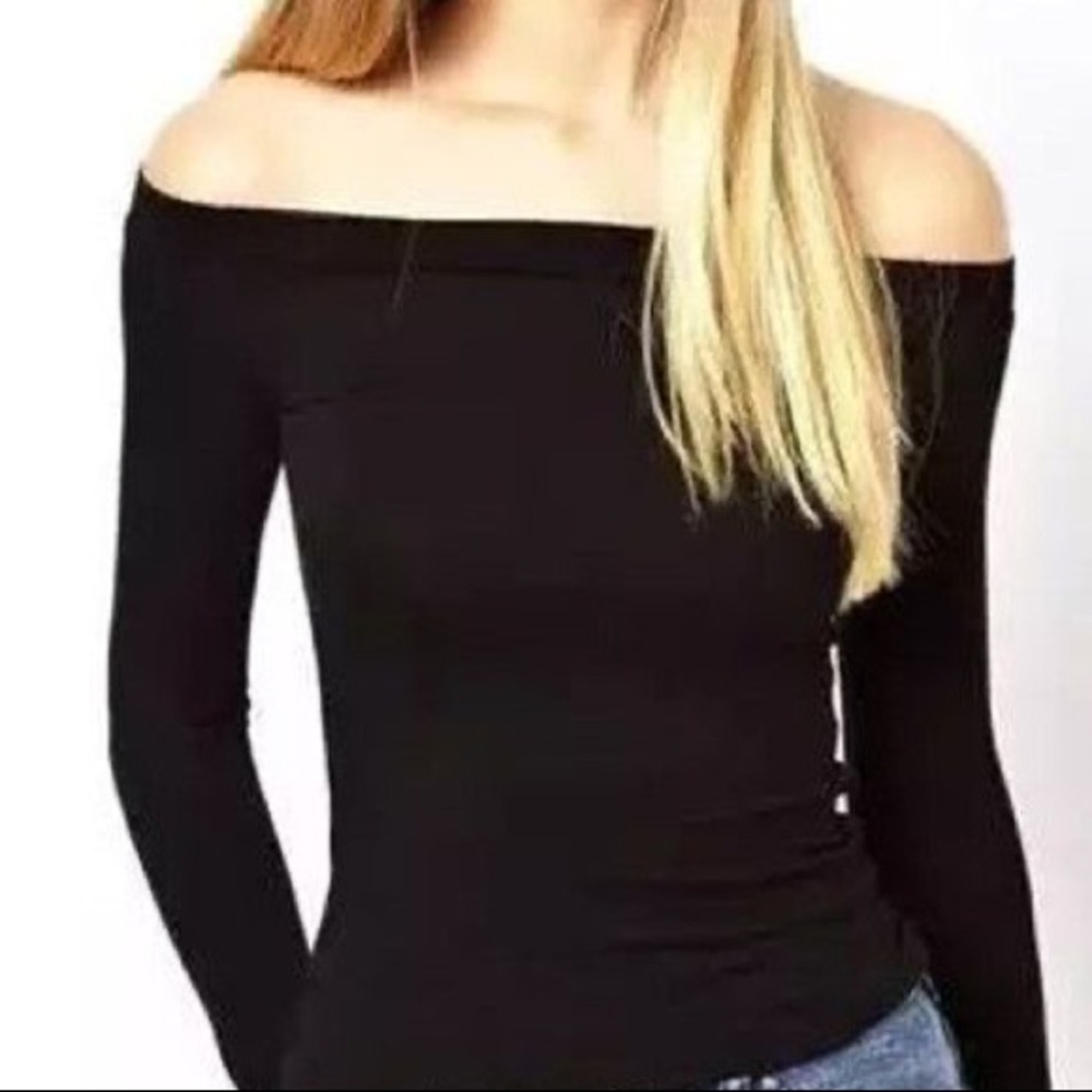 Aritzia Babaton Off-the-Shoulder Top